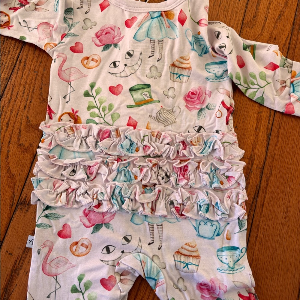 NWT Ruffle Convertible Sleeper - Picture 3 of 3